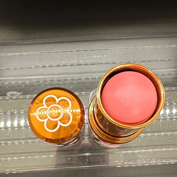 Squishmallows Shimmer Spray, Blush Stick and Lip Gloss. - Picture 6 of 8